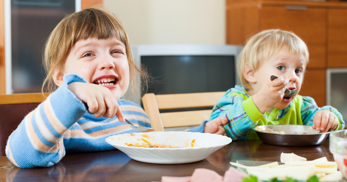 Bimbi a tavola: la piramide alimentare spiegata ai bambini